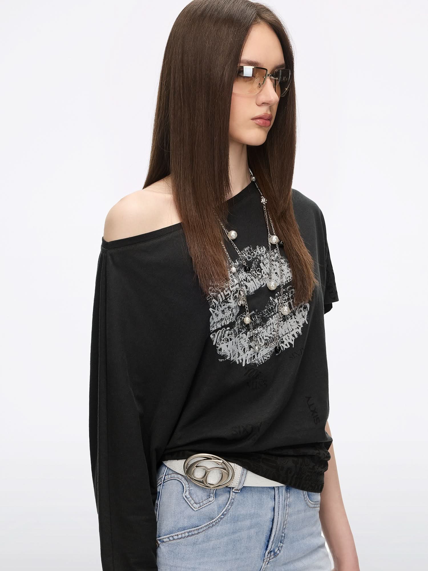 Asymmetric Sleeve Lip-Print T-Shirt - Image 3