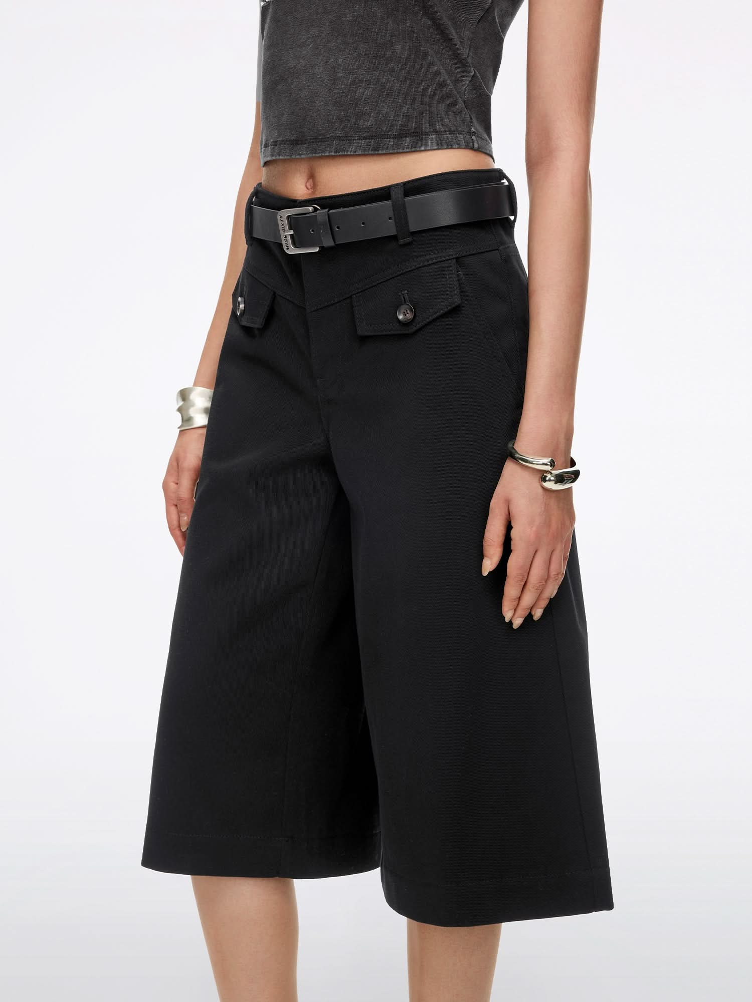 Bermuda Shorts with Belt - Image 9