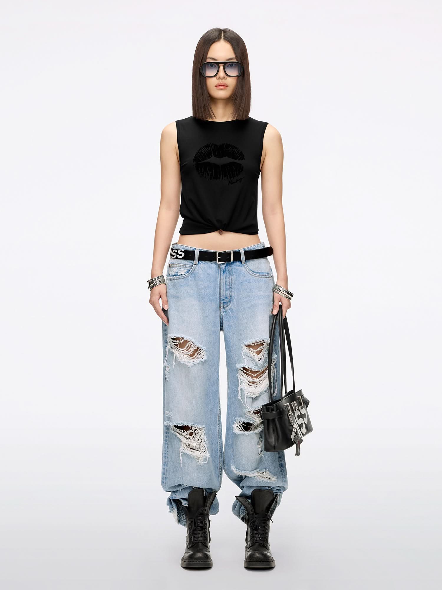 Lip Print Sleeveless T-Shirt - Image 4