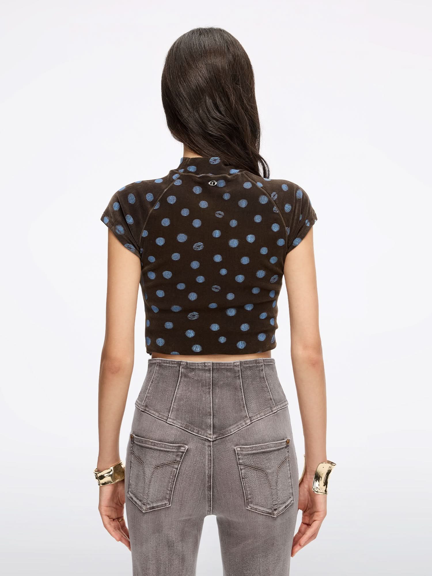 Lip-Print Velvet T-Shirt - Image 7