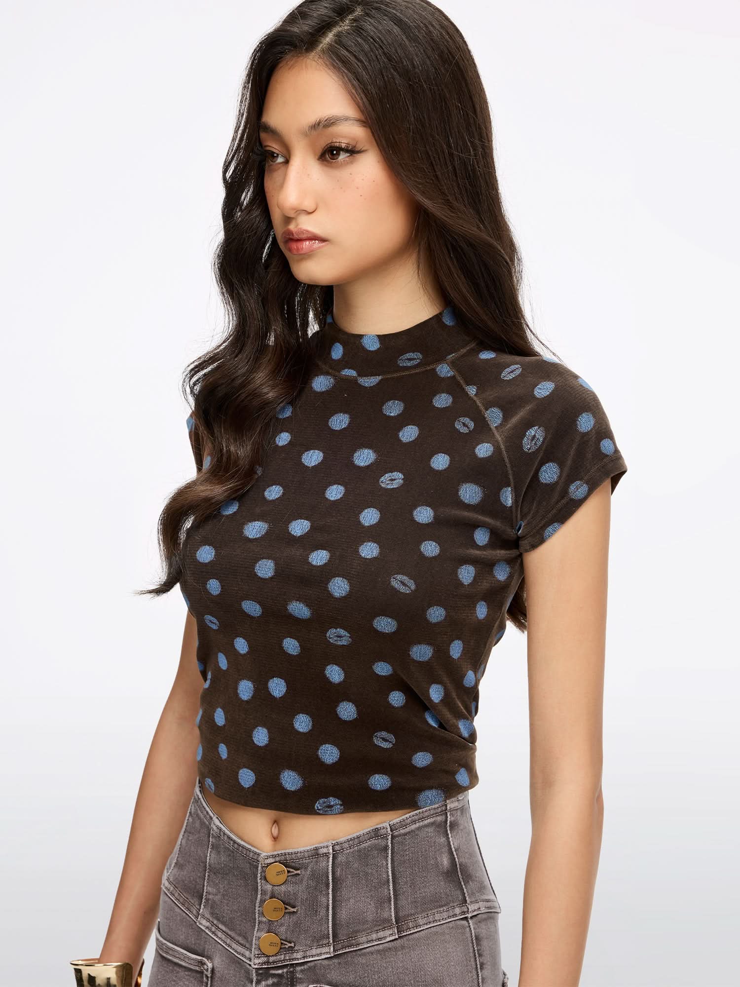 Lip-Print Velvet T-Shirt - Image 8