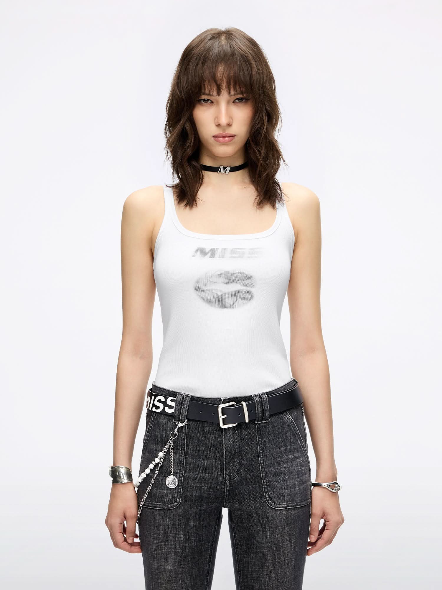 Lips Print Sleeveless T-Shirt - Image 2