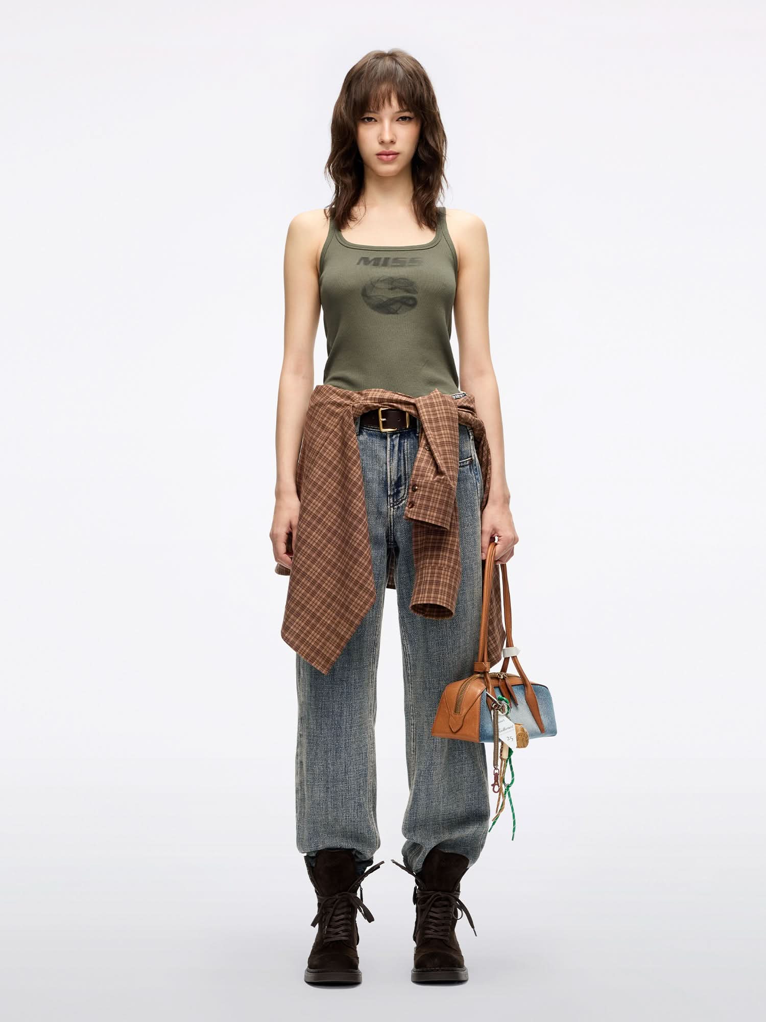 Lips Print Sleeveless T-Shirt - Image 10