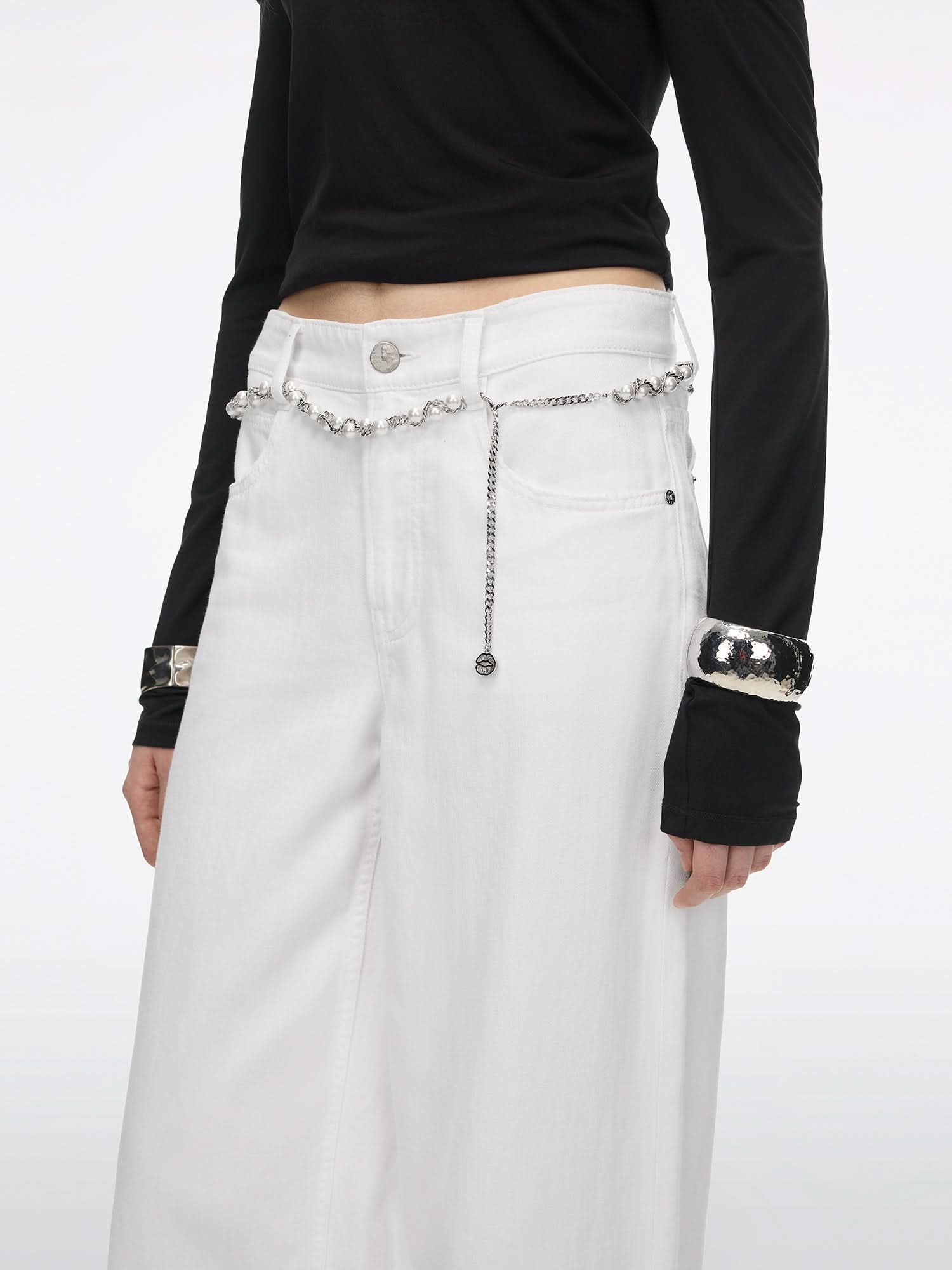 Straight-Leg Jeans with Waist Chain - Image 4