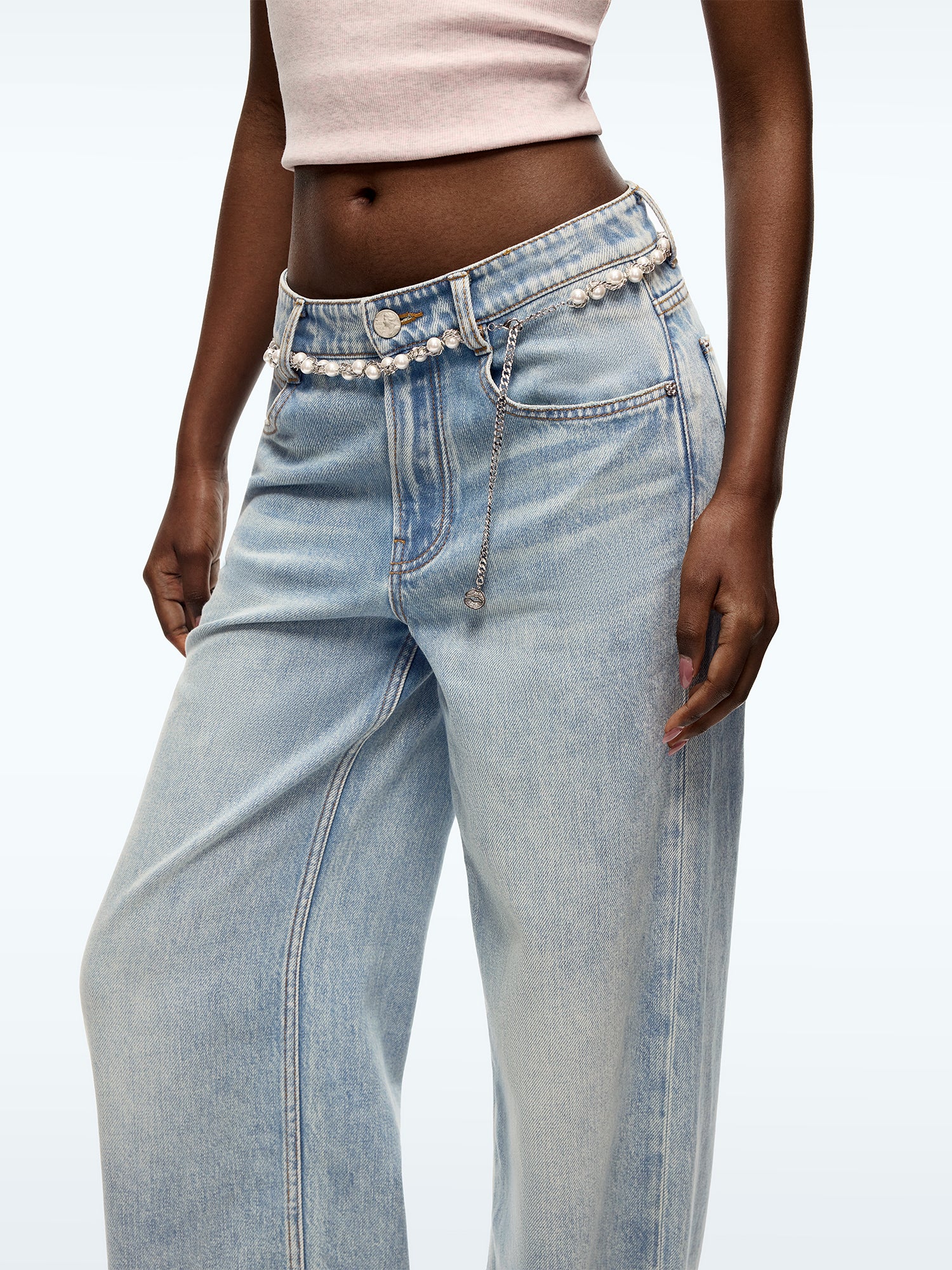 Straight-Leg Jeans with Chain Belt - Image 4